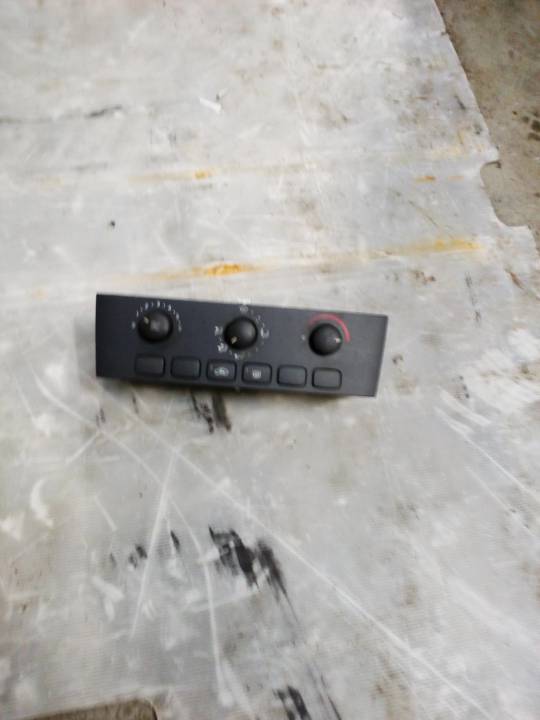 Ovládání  topení - VOLVO - V40 combi (VW)