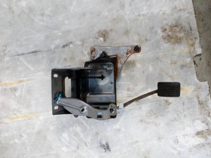 Brzdový pedál - VOLVO - V40 combi (VW)