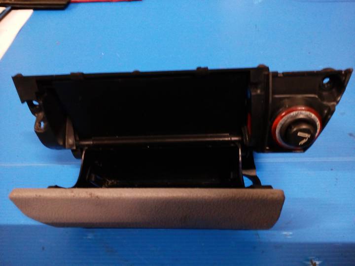 Popelník + zapalovač - VOLKSWAGEN - TOURAN (1T1, 1T2)