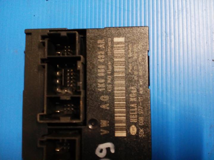 Řídící jednotka centrálu+ držák - VOLKSWAGEN - TOURAN (1T1, 1T2)