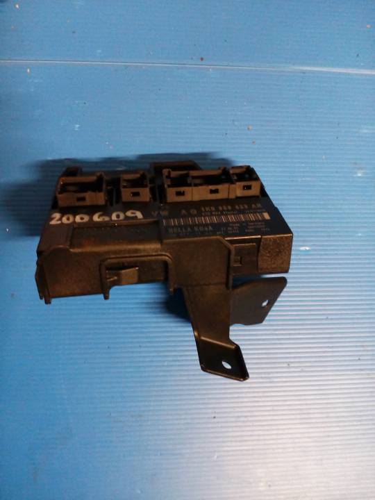 Řídící jednotka centrálu+ držák - VOLKSWAGEN - TOURAN (1T1, 1T2)