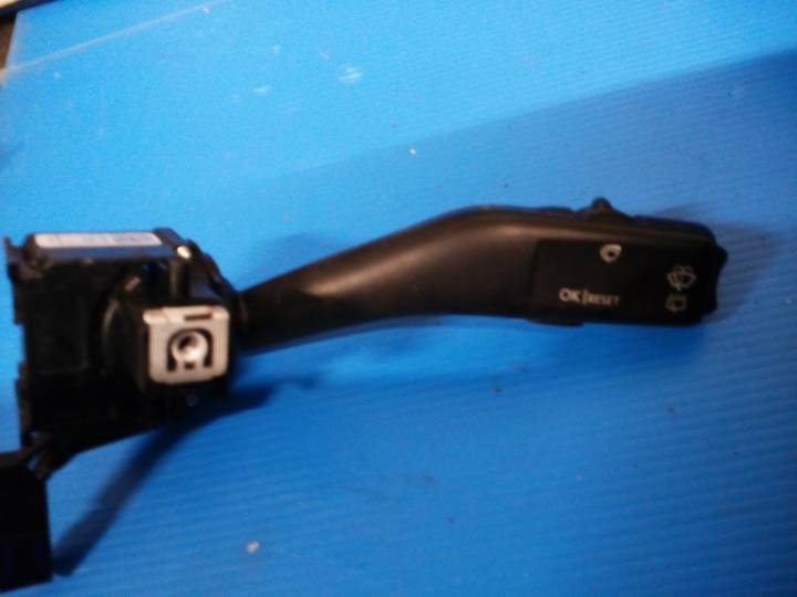 Přepínací páčka stěračů pod volant - VOLKSWAGEN - TOURAN (1T1, 1T2)