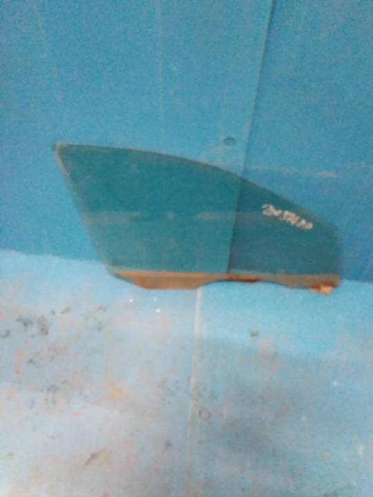 Pravé přední sklo okno - FORD - FOCUS I (DAW, DBW)