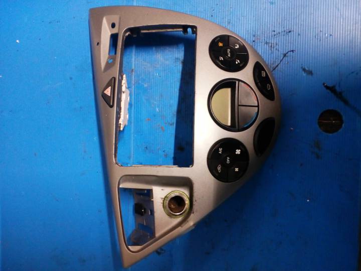 Ovládání  topení a klimatizace digitální - FORD - FOCUS I sedan (DFW)