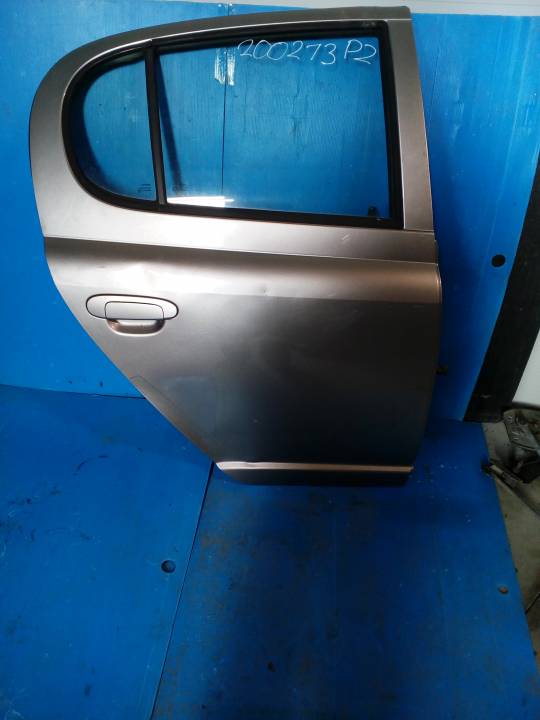 Dveře pravé zadní - TOYOTA - YARIS (_P1_)