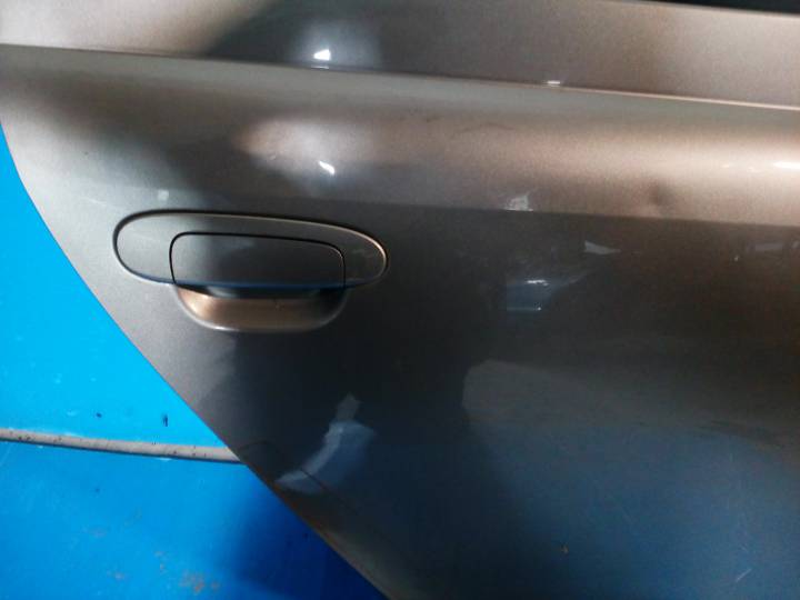 Dveře pravé zadní - TOYOTA - YARIS (_P1_)