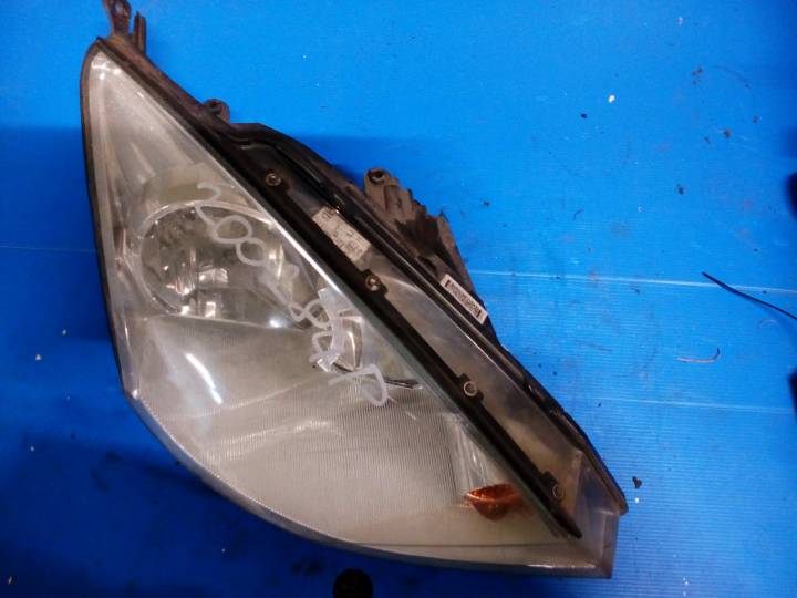 Právé přední světlo - FORD - FOCUS I combi (DNW)