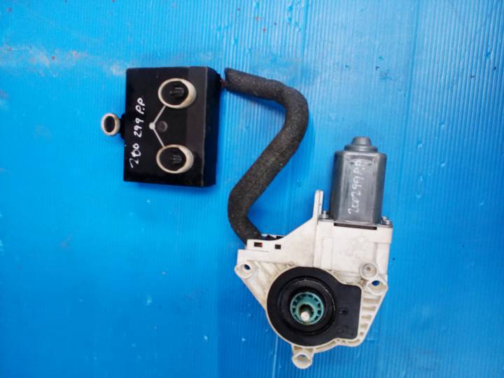 Motorek stahovačky okena pravý přední - ŠKODA - SUPERB II combi (3T5)