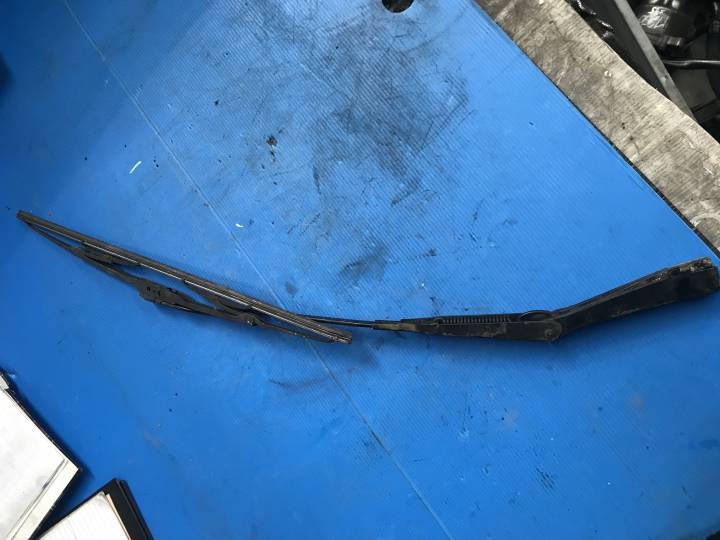 Rameno stěračů levý - ŠKODA - FELCIA COMBI ,5Dv.