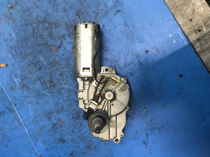 Motorek zadního stěrače - VOLKSWAGEN - GOLF III (1H1)