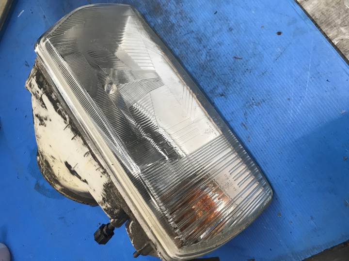 Pravé přední světlo - ŠKODA - FAVORIT (781)