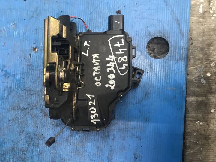 Zámek dveří levý přední - ŠKODA - OCTAVIA I (1U2)