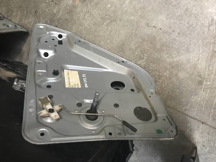 Manuální stahování okna pravé zadní - ŠKODA - FABIA I (6Y2)