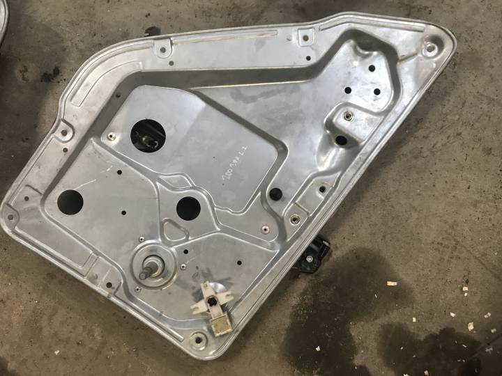 Manuální stahování okna  levé zadní - ŠKODA - FABIA I (6Y2)