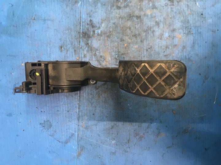 Spojkový pedál - ŠKODA - FABIA II (542)