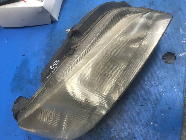 Pravé přední světlo - PEUGEOT - 106 II (1)