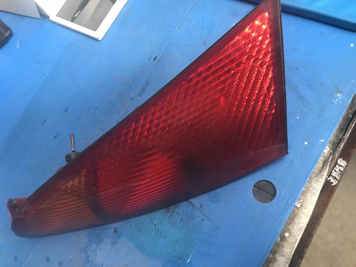 Zadní levé světlo - FORD - FOCUS I sedan (DFW)