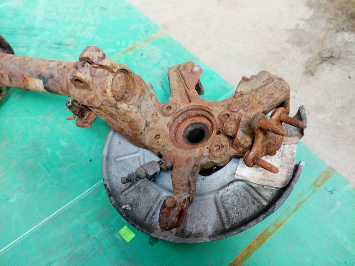 Levá přední těhlice - ŠKODA - OCTAVIA II combi (1Z5)