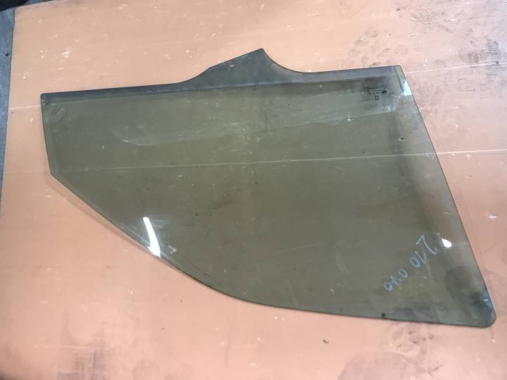 Pravé přední sklo - PEUGEOT - 406 (8B)