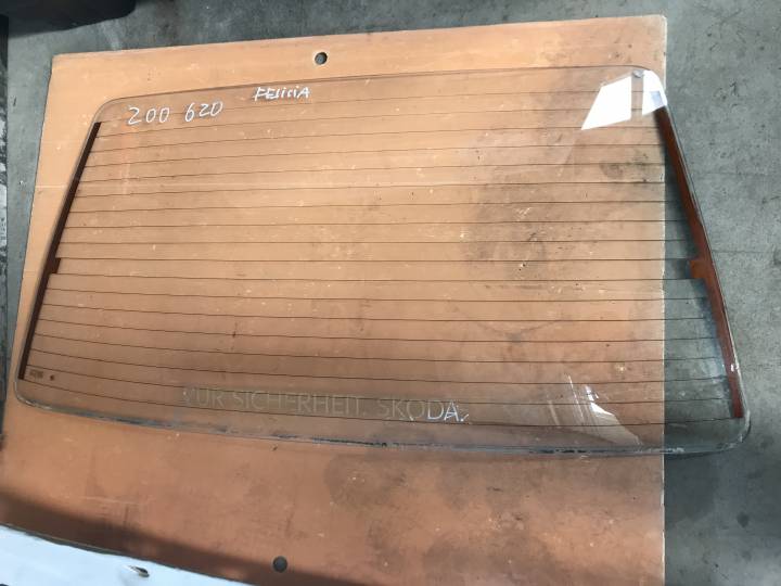 Zadní sklo - ŠKODA - FELICIA  LX hatchback 5DV.
