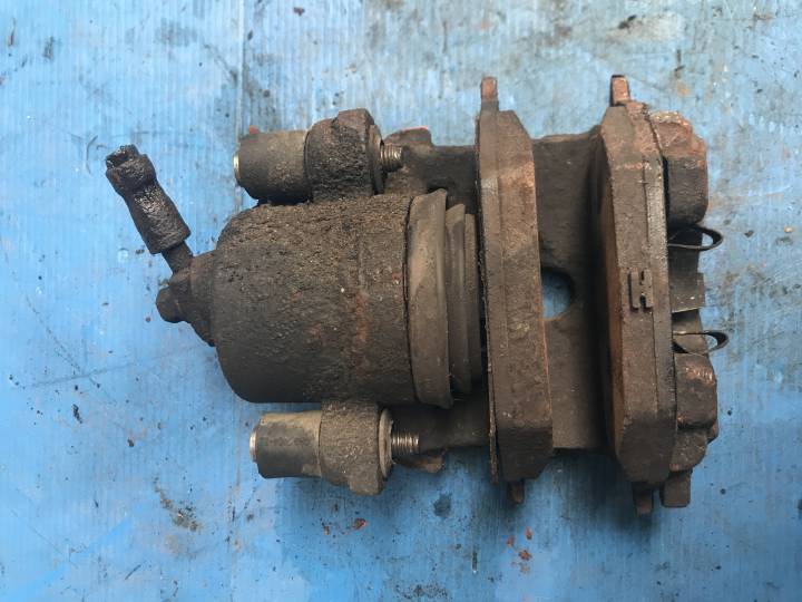 Brzdový třmen přední - ŠKODA - OCTAVIA I (1U2)