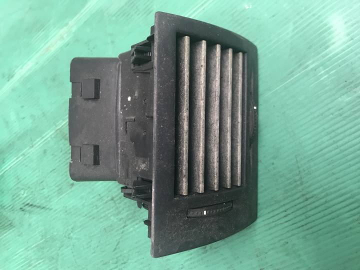 Levý přední Výdechy topení levý přední - OPEL - MERIVA A