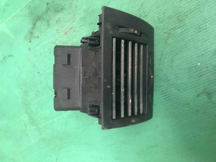 Pravý přední Výdechy topení pravý přední - OPEL - MERIVA A