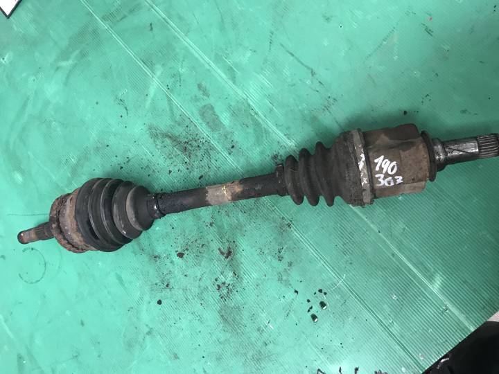 Levá přední Poloosa levá přední - HYUNDAI - H-1 Dodávka