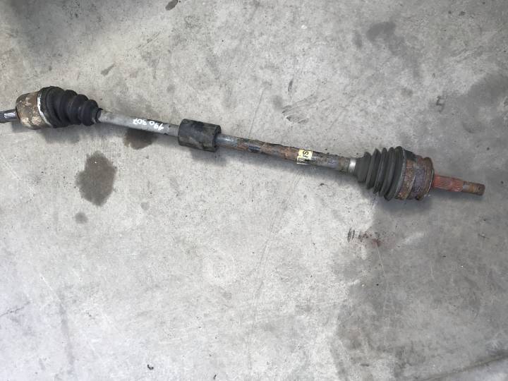 Pravá přední Poloosa pravá přední - HYUNDAI - H-1 Dodávka