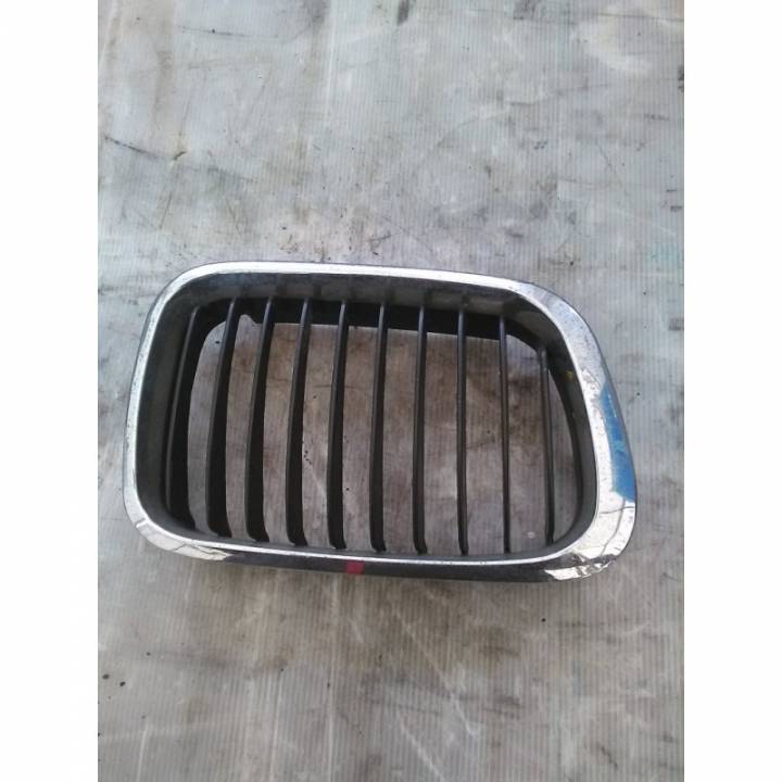 Levá mřížka masky ledvinka - BMW - 3 (E46)