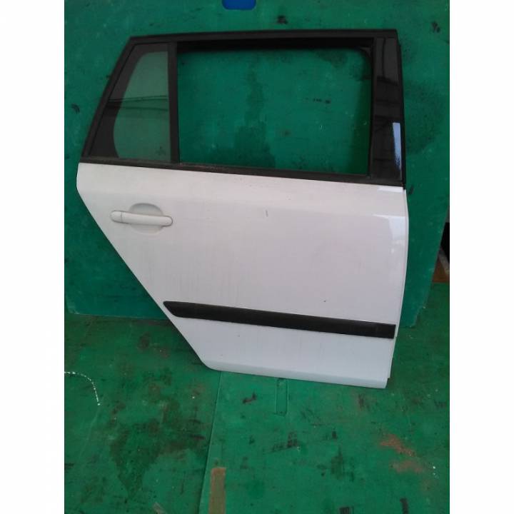 Zadní pravé dveře kompletní - ŠKODA - FABIA II combi (545)