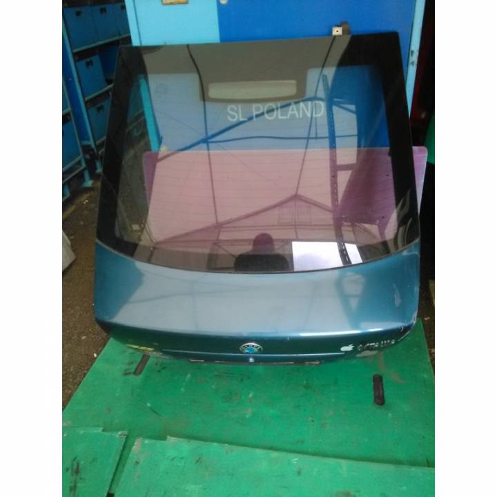 Páté dveře - kufr, poškrábaný lak a promáčknutý roh (na odpis) - ŠKODA - OCTAVIA I (1U2)