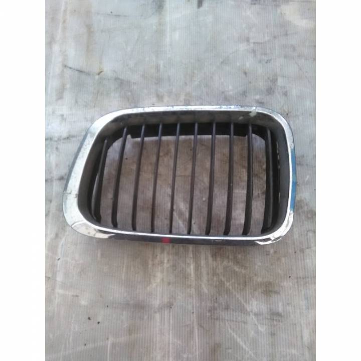 Pravá mřížka masky ledvinka - BMW - 3 (E46)