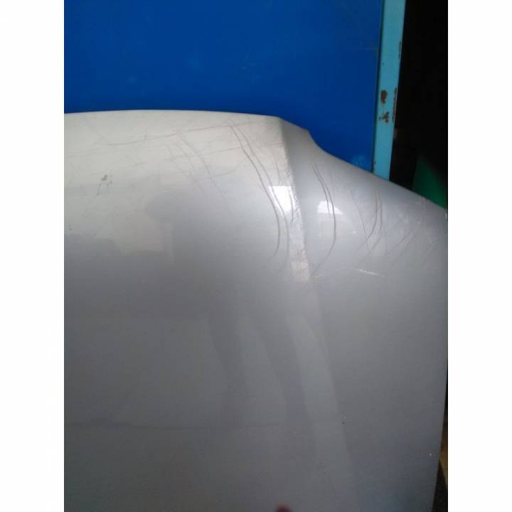 Kapota - poškrábaný lak - VOLKSWAGEN - PASSAT (3B3)